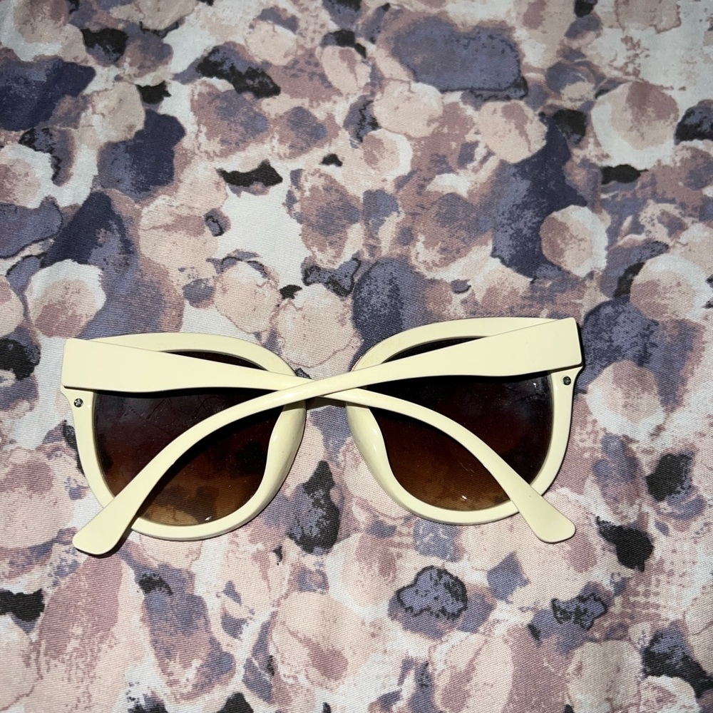 No Name sunglasses - Picture 2 of 2
